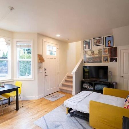 Adorable Cozy House With Parking And Loft! Villa Seattle Exterior photo