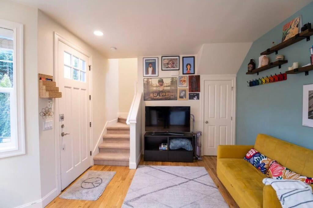 Adorable Cozy House With Parking And Loft! Villa Seattle Exterior photo