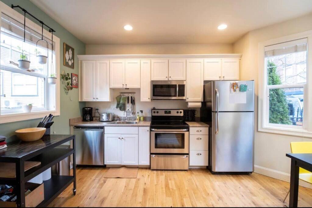 Adorable Cozy House With Parking And Loft! Villa Seattle Exterior photo