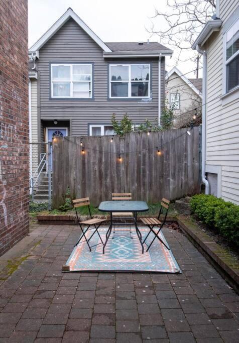 Adorable Cozy House With Parking And Loft! Villa Seattle Exterior photo