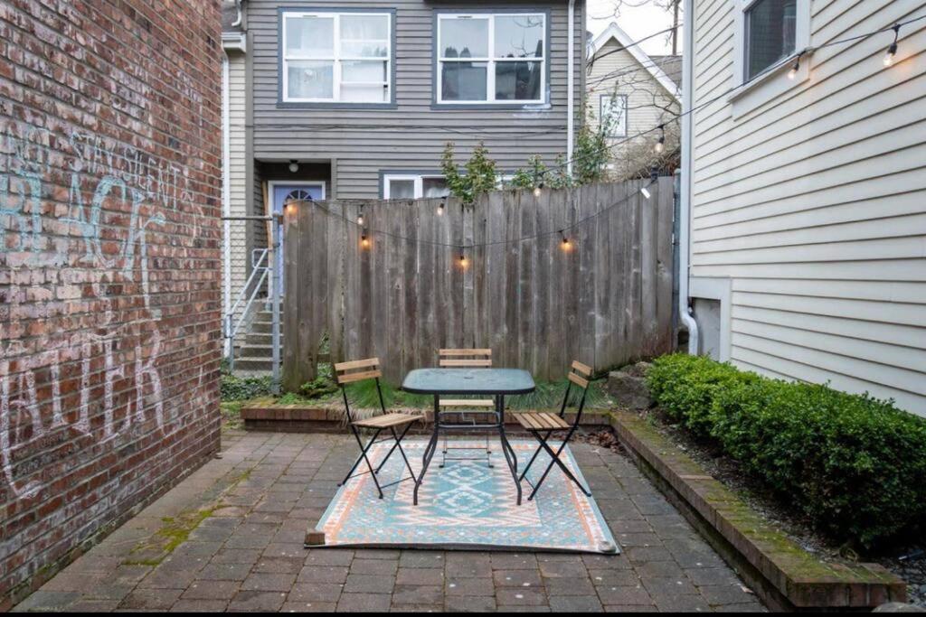 Adorable Cozy House With Parking And Loft! Villa Seattle Exterior photo