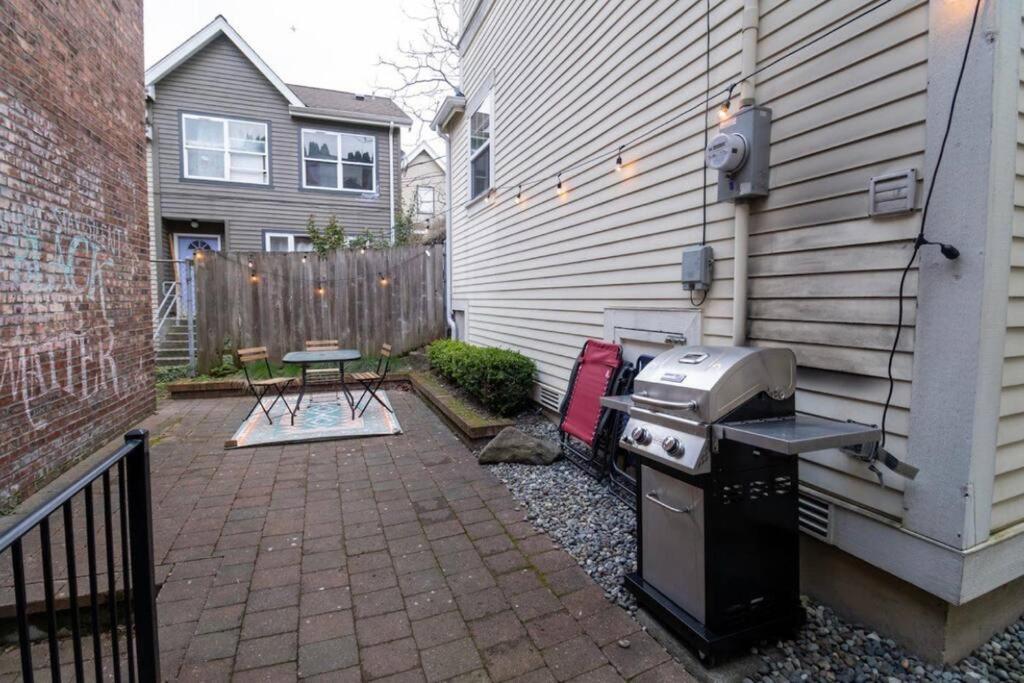 Adorable Cozy House With Parking And Loft! Villa Seattle Exterior photo